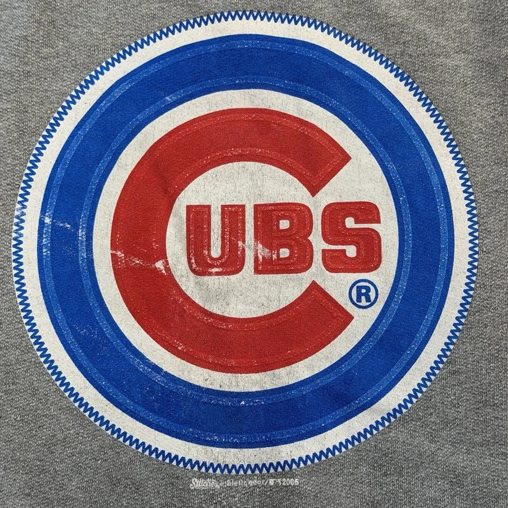 Vintage Chicago Cubs Sweatshirt — Gray Chicago Cubs Crewneck